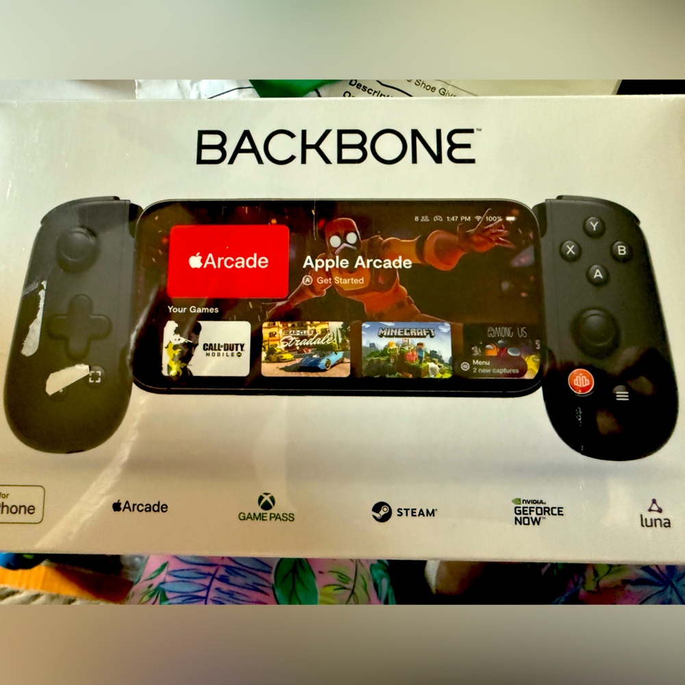 Handheld Console - XBOX FOR IPHONE

SELLING three handheld BACKBONES..